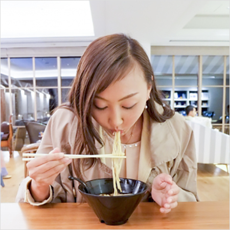 日本人でも嫌がる人が増えている 麺文化における ヌーハラ の是非 アサジョ