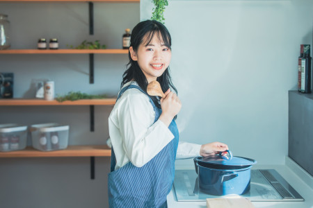 キッチンの女性