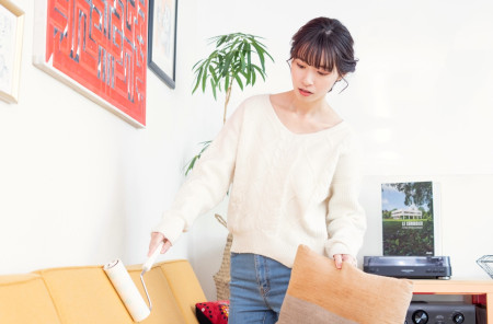 ついで掃除をする女性