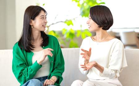 一方的に話す女性