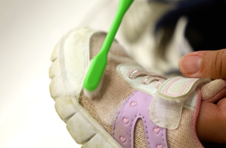 使用済み歯ブラシで靴汚れ落とし