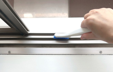 サッシの小掃除