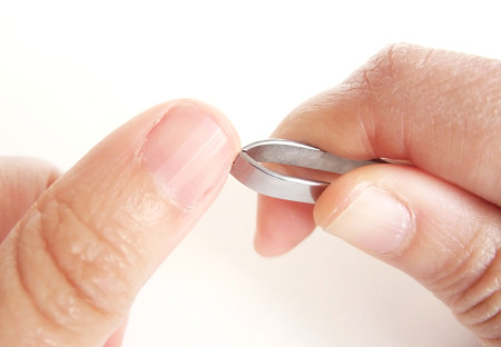 棘がささった女性