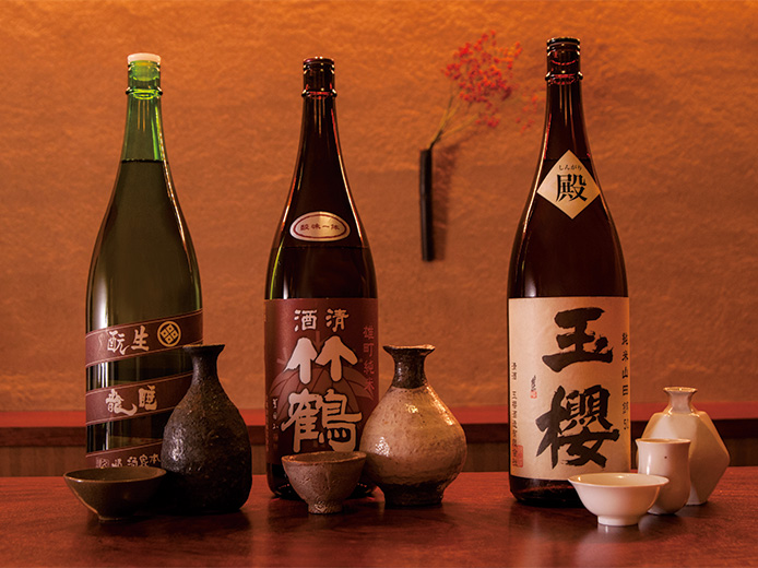 基本の燗酒はタイプの違う「睡龍」、「竹鶴」、「玉櫻」。それぞれの酒の個性をより味わえるように、提供する酒器を変えている