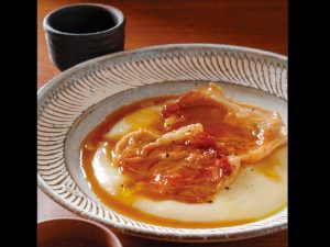 鶏むね肉のサルティンボッカ 日本酒風味×達磨正宗 五段仕込み 純米ひやおろし