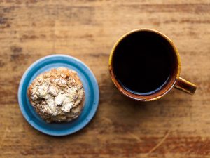 「メープルスコーン」と「ONIBUS COFFEE」のコーヒー