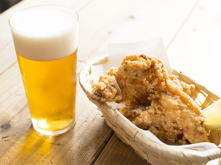 ビール漬けの鶏肉を使ったザクザク＆ジューシーな「ビアから」580円はビールと相性◎