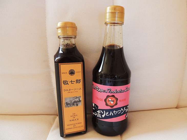 “The source of sauce（ソースの源）”と書いてある「敬七郎」（左）。ニッポンソース（右）は、まさに一家相伝。根強いファンが多い。