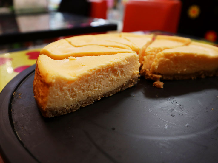 オタクの聖地・中野ブロードウェイ『カフェペロリンガ』で絶品チーズケーキを食べてきた