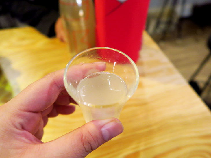 ▲「CRAFT SPARKLING SAKE」は、KURANDと滝澤酒造が共同で企画・開発したスパークリング日本酒だ。