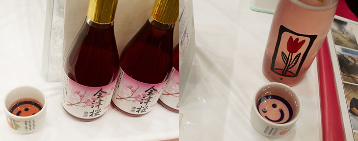 （写真左）磐梯酒造（福島）の「赤い酒　会津桜」。会津産古代米使用。ブルーベリーのような香りの爽やか健康酒。（写真右）「ライスマジックスパークリングレッド」。朝紫という品種の古代米使用。ボトルは北欧の現代作家による東日本大震災復興祈願デザイン。人気酒造（福島）