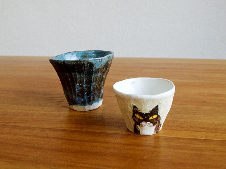 猫の陶器や絵などを手がける作家・橋本薫さんの酒器。来年2月に開催される人気企画「木里の猫展」にも出展する。