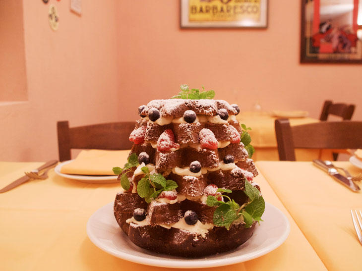 イタリアのクリスマスに欠かせない伝統菓子「パンドーロ」の華麗なる変身がすごすぎる！