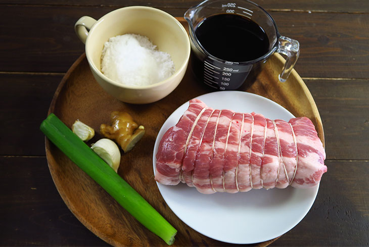 塊肉の場合、幅8cm以下、長さ18cm以下、厚み3.5cm以上～6.5cm以下で、650gまでとなっている。ロティで焼くには意外と食材の条件が厳しくなっています。