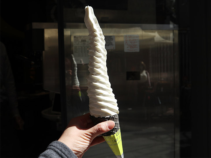 長さ40cm 日本一長いソフトクリームは倒さずに食べられるのか ページ 2 食楽web