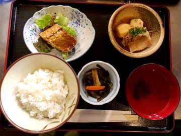 東京駅周辺で発見したコスパ最強の1,000円以下和定食が最高に美味しい隠れ家ランチ店とは？