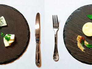 左「ナチュラルチーズ三種盛り合わせ」（ブールチーズ・ミモレット・カマンベールチーズ）（糖質：0.375g）、または右「糖質制限チーズケーキ（糖質：1.97g）