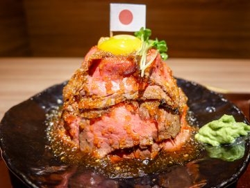 ローストビーフ丼界の“エベレスト”とは？ 日本橋『北海道焼肉 ふらの 肉割烹』の肉の頂きにチャレンジしてきた！