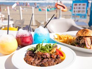 「海の家」の絶品料理を満喫！ 由比ヶ浜に『MOVE LOUNGE_@YUIGAHAMA』が今年もオープン