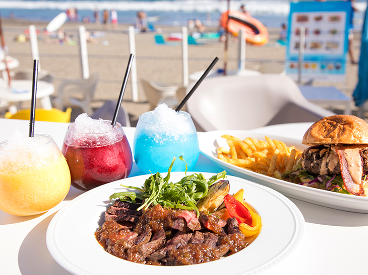 「海の家」の絶品料理を満喫！ 由比ヶ浜に『MOVE LOUNGE_@YUIGAHAMA』が今年もオープン