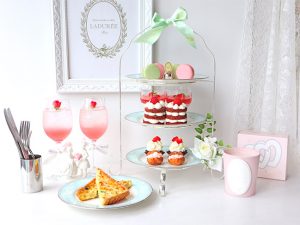 「premium afternoon tea set with Laduree macaron」3,500円（販売期間は2018年7月1日～9月30日）