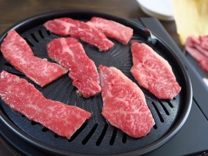 今回はちょっと贅沢に鹿児島産の和牛を使用。家焼き肉だからこそいい肉を使いたい
