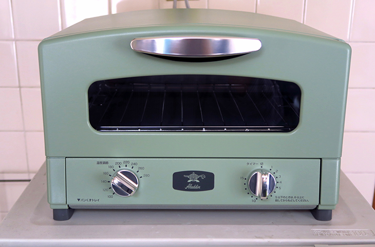 高温で一気に焼き上げるアラジンの「グラファイトトースター」は料理 
