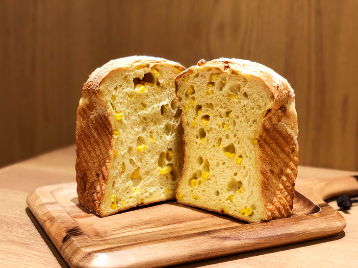 「とうもろこしの食パン」一斤／900円 ※テイクアウト限定