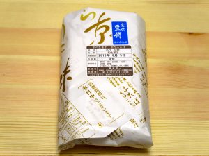 「名代 豆餅」は3個入りで583円。今回はグランドキヨスク京都で14時頃購入した