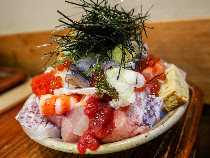 ネタが種類以上の 富士山 盛り 女性が夢中になる 江戸富士 の バラ海鮮丼 に初挑戦してきた 食楽web
