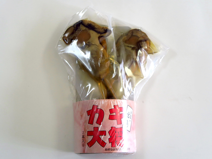 ふくびしの「カキ大将（2本入）」（390円）は、少し甘みのある秘伝のタレのおかげでごはんにも合う