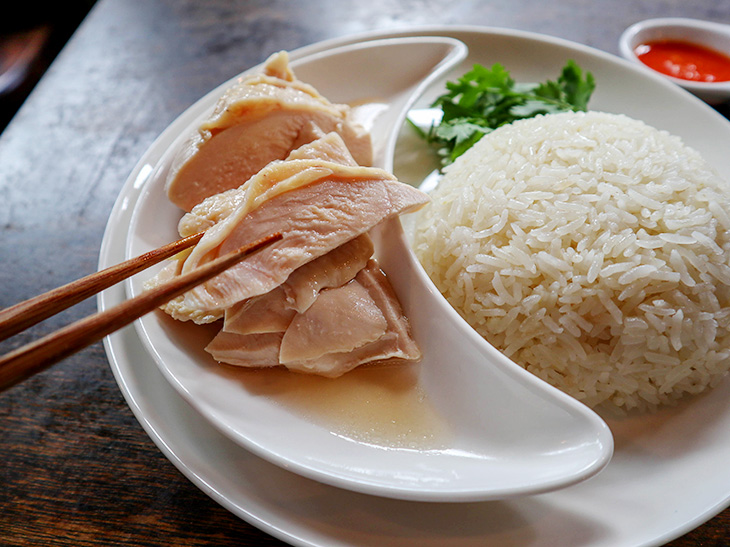 在日シンガポール人も絶賛！ 神田・淡路町『松記鶏飯』の「シンガポール・チキンライス」は東京一うまい