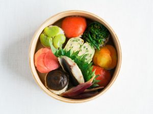 「あゆみ食堂のお弁当」2017年（料理：大塩あゆ美、撮影：平野太呂）