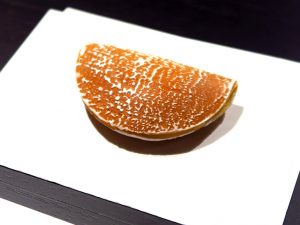 赤坂店限定の生姜入焼菓子「残月」も茶寮で食べられる。通年販売で1個303円