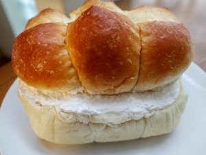 長野諏訪の『SEIYU』で偶然購入した“手作り”の「牛乳パン（ちぎりパン）」278円。もっちりとしたパンで、牛乳クリームが甘め控えめで美味しい！