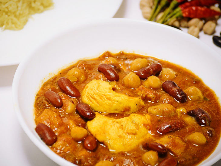 ペルシャ料理『ジャーメ・ジャム』の「チキンと豆のトマトカレー」