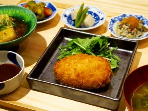 「蟹入り湯葉クリームコロッケ」は料理家・吉田麻子さん監修のひと皿