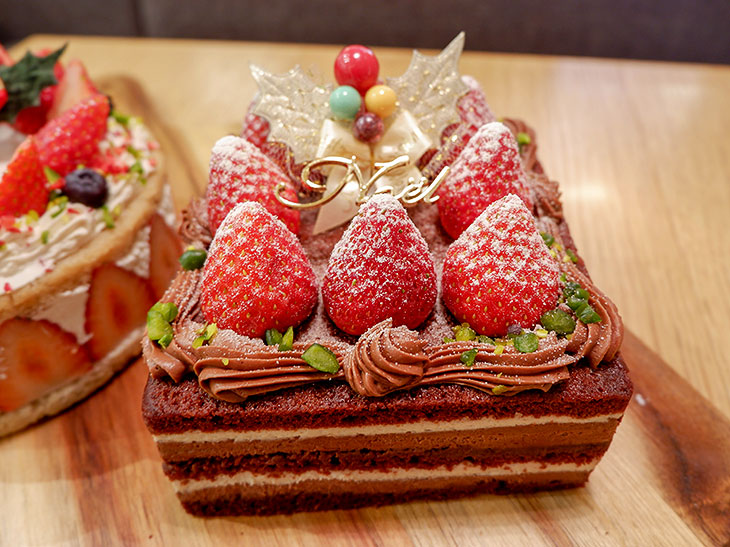 苺のチョコレートショートケーキ。13cm×12cm×高さ8cm