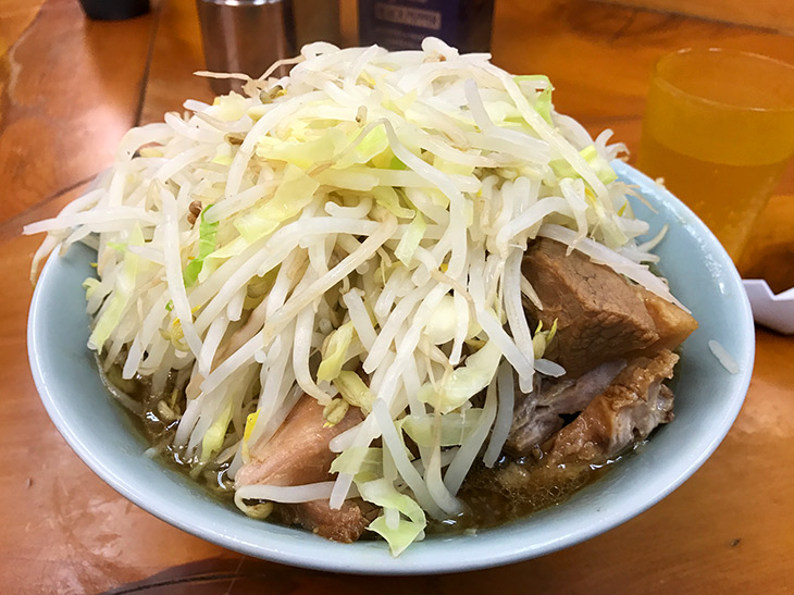 旨い店はタクシー運転手に訊け！ 初心者でも怖くない『ラーメン二郎』の楽しみ方