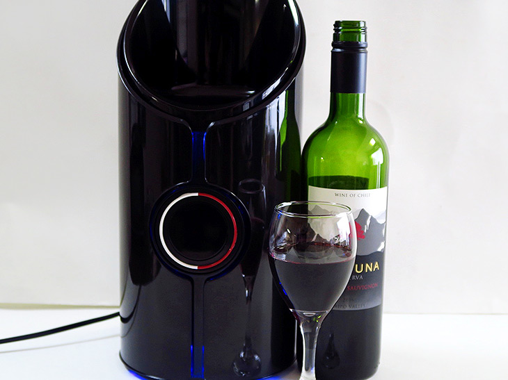 1,000円以下のチリワインがヴィンテージワインに変身！？ 「ソニック・デキャンタ」でワインは本当に美味しくなるのか？