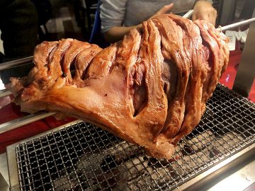 上野にある羊肉の天国『喜羊門』の「羊のもも肉の丸焼き」が死ぬほど旨い理由