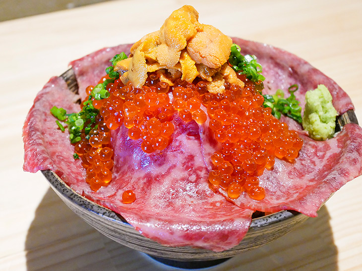 SNSで超話題！ 吉祥寺の『肉ドレス海鮮丼 本店』の「ドレス肉海鮮丼」を食べてきた