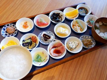 行列必至のお寺の朝食！ 『築地本願寺カフェTumugi』の「18品の朝ごはん」を食べてきた