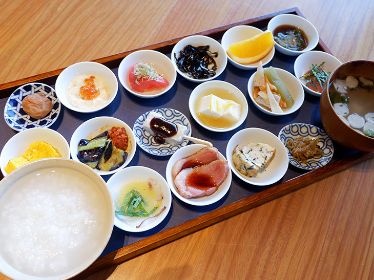 行列必至のお寺の朝食！ 『築地本願寺カフェTsumugi』の「18品の朝ごはん」を食べてきた