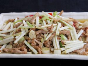 四川料理の定番「黄韮と豚肉の炒めもの」もごはんが進むメニュー