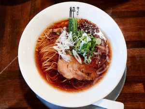 『麺’s食堂 粋蓮』（静岡県焼津市）の「粋蓮醤油らぁ麺」