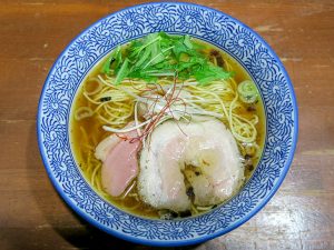 『麺や 而今』（大阪府大東市）の「芳醇醤油鶏そば」