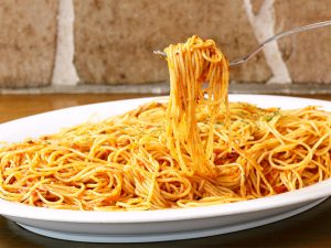 ボロネーズソースが満遍なく絡んだ絶品スパゲティ。あったかいうちに完食したいっ！
