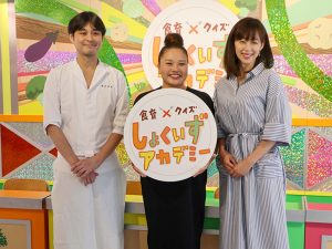 左から笠原将弘さん、イベントを主催したテレビプロデューサーの吾妻聖子さん、司会のタレント・井上和香さん
