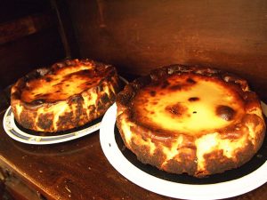 『ラ・ヴィーニャ』のベイクドチーズケーキ（tarta de queso）